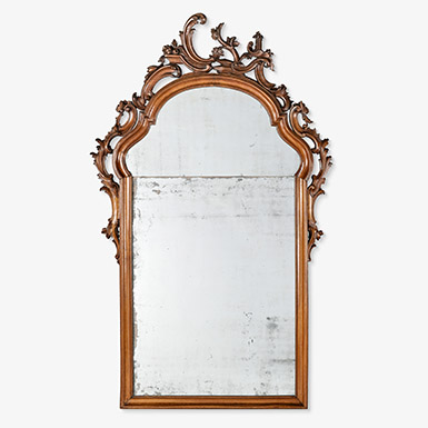 SPECCHIERA DI LEGNO DI NOCE. VENEZIA, CIRCA METÀ DEL SECOLO XVIII