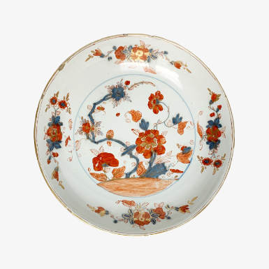 ASSORTIMENTO DI SEI PIATTI DI MAIOLICA DECORO ALLA PEONIA