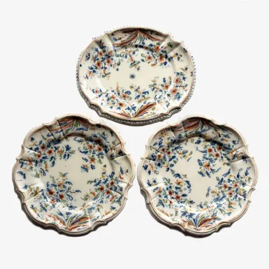 COPPIA DI PIATTI TONDI E UN PICCOLO VASSOIO OVALE